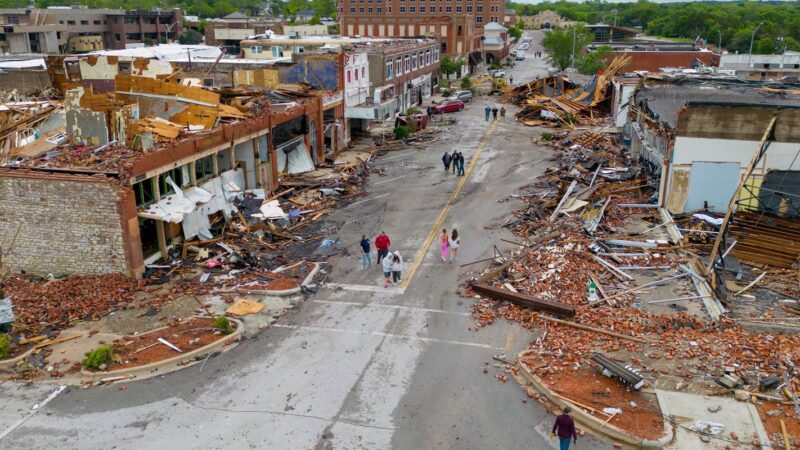 Tornados deixam 3 mortos em Oklahoma; dezenas de pessoas ficam feridas