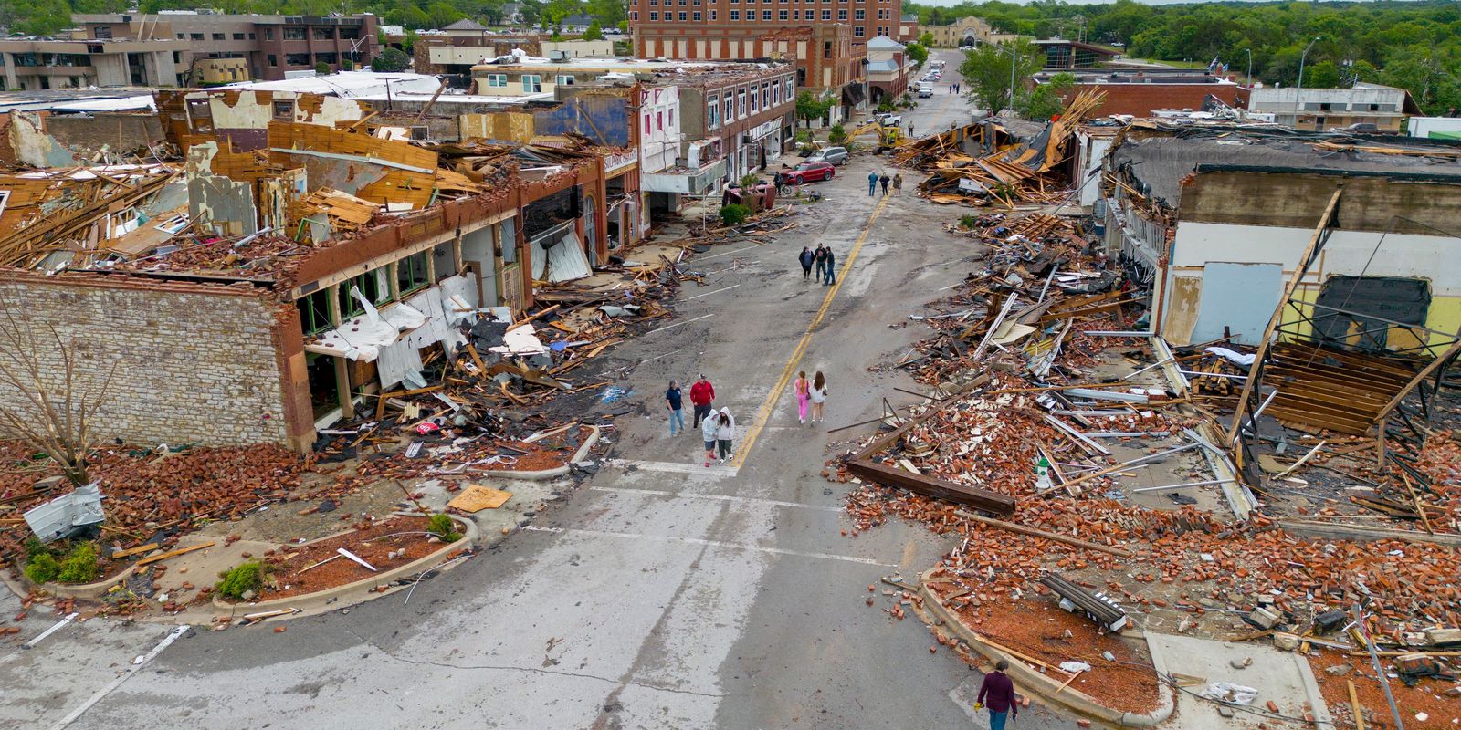 Tornados deixam 3 mortos em Oklahoma; dezenas de pessoas ficam feridas