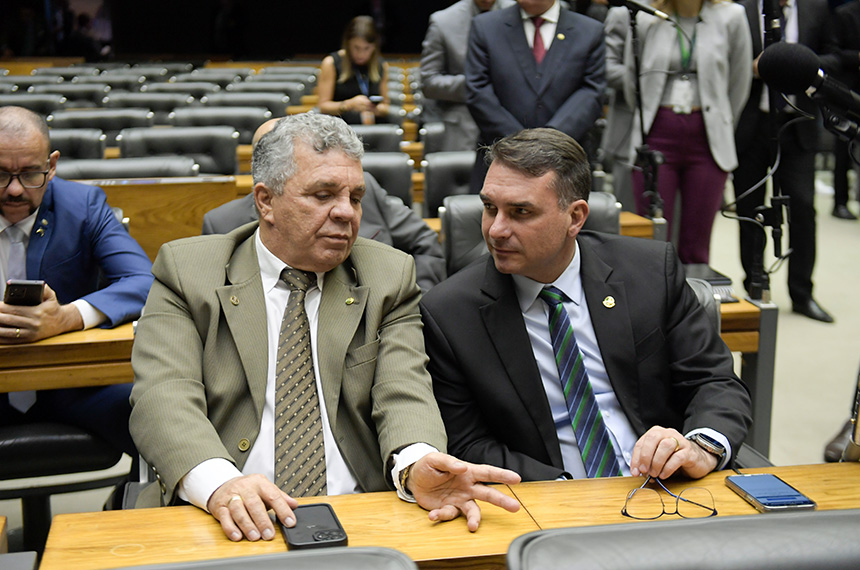 Parlamentares resgatam auxílio-moradia para PMs e bombeiros do DF — Senado Notícias