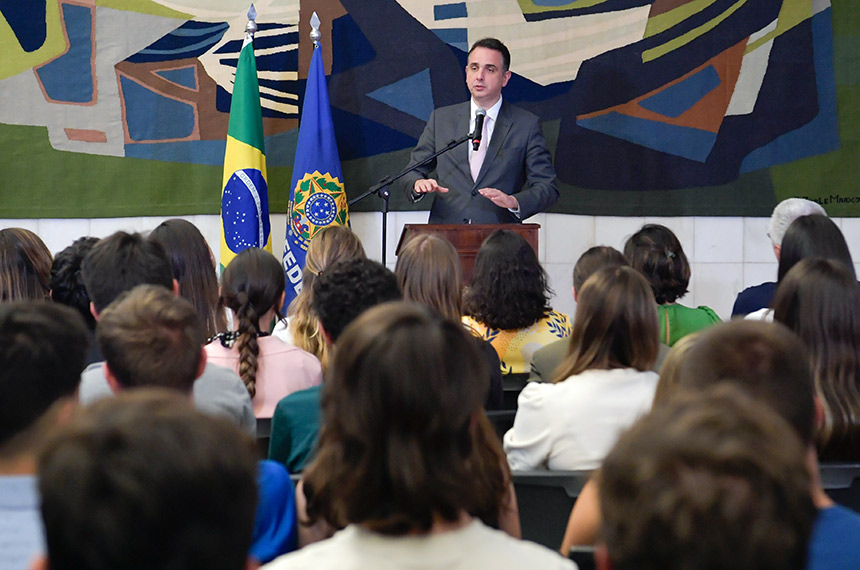 Pacheco recebe visita de estudantes do ensino médio de Campinas — Senado Notícias