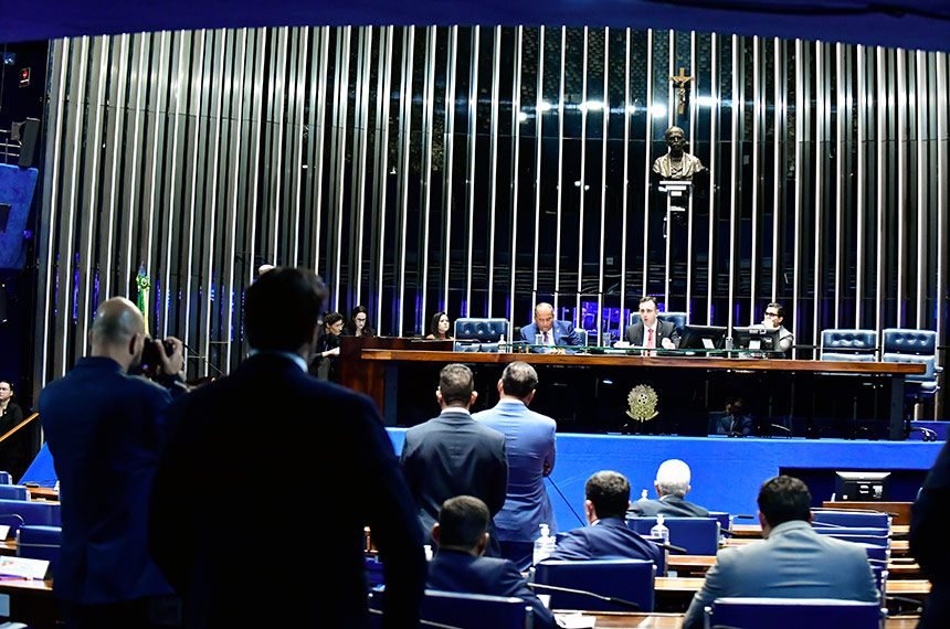 Senado aprova MP que limita compensações tributárias — Senado Notícias