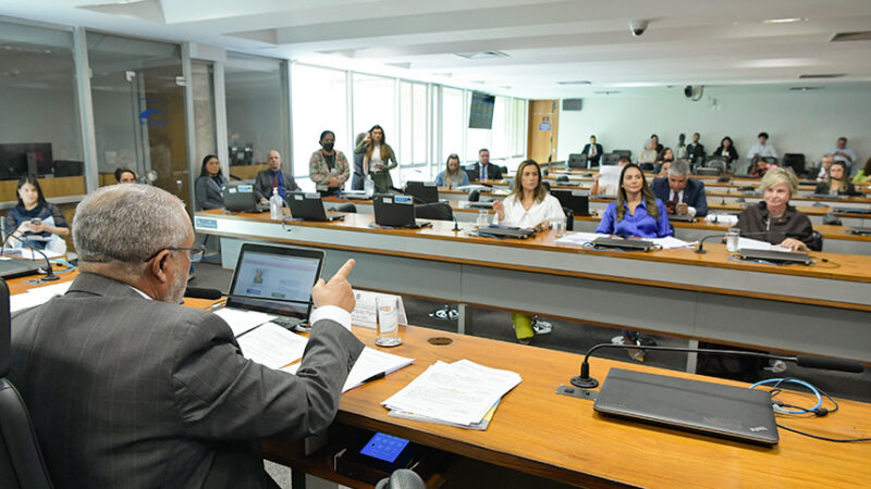 CDH aprova atendimento psicossocial a menores com pais vitimados ou presos — Senado Notícias