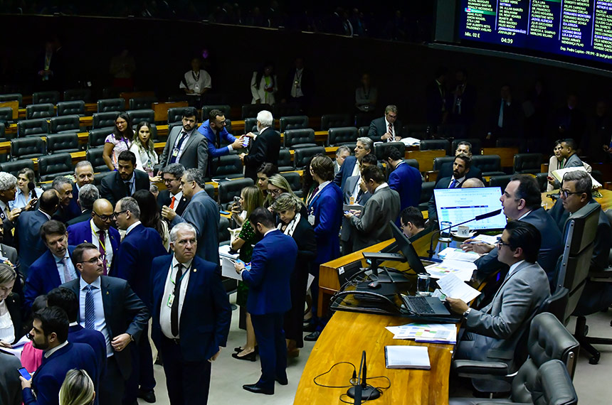 Parte da Lei das PMs é restaurada, mas maioria dos vetos é mantida — Senado Notícias