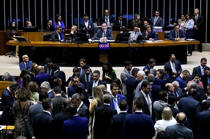 Mantido veto a diárias para defensores em acumulação de ofícios e deslocamento — Senado Notícias