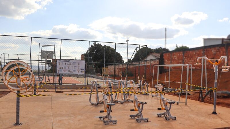 OBRAS DO ESPAÇO DE ESPORTE E LAZER NO BAIRRO ARARUAMA SEGUEM AVANÇADAS