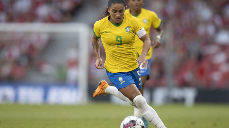 Debinha, Bruninha e Laís Estevam são convocadas para a seleção