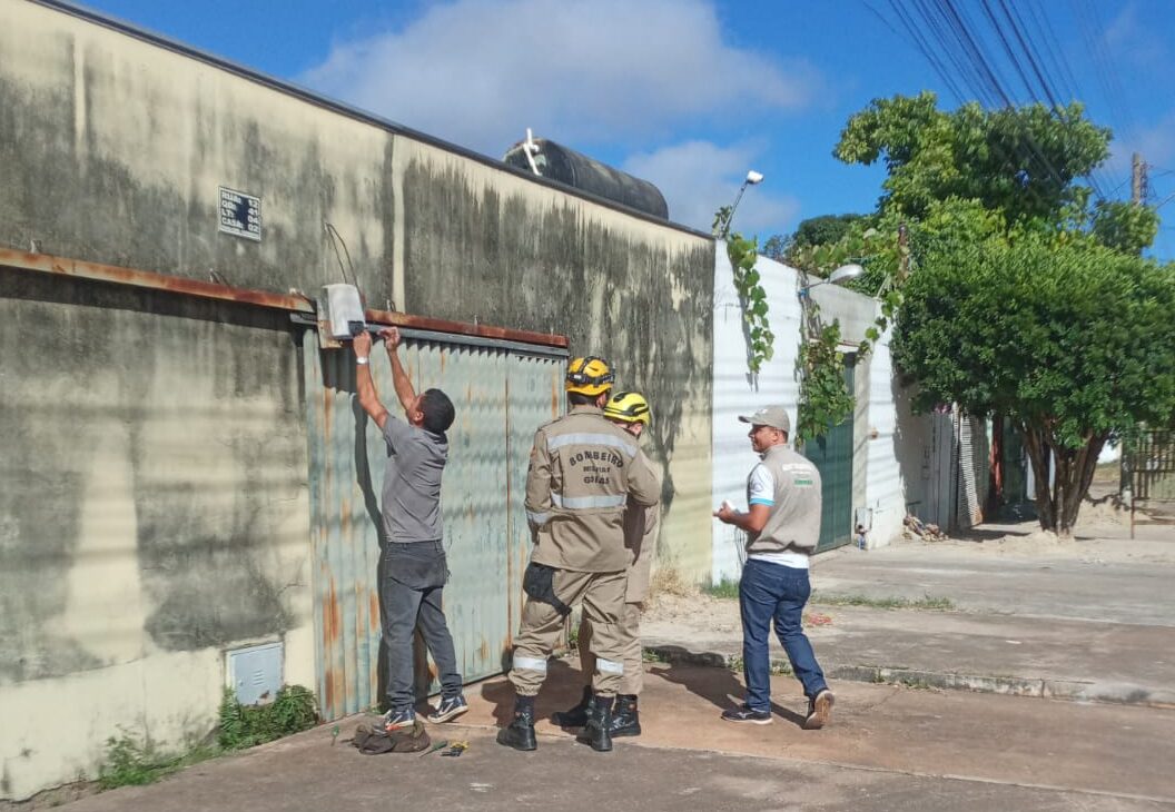 AGENTES MUNICIPAIS REALIZAM AÇÃO CONJUNTA PARA VERIFICAÇÃO DE FOCOS DO MOSQUITO AEDES AEGYPTI 