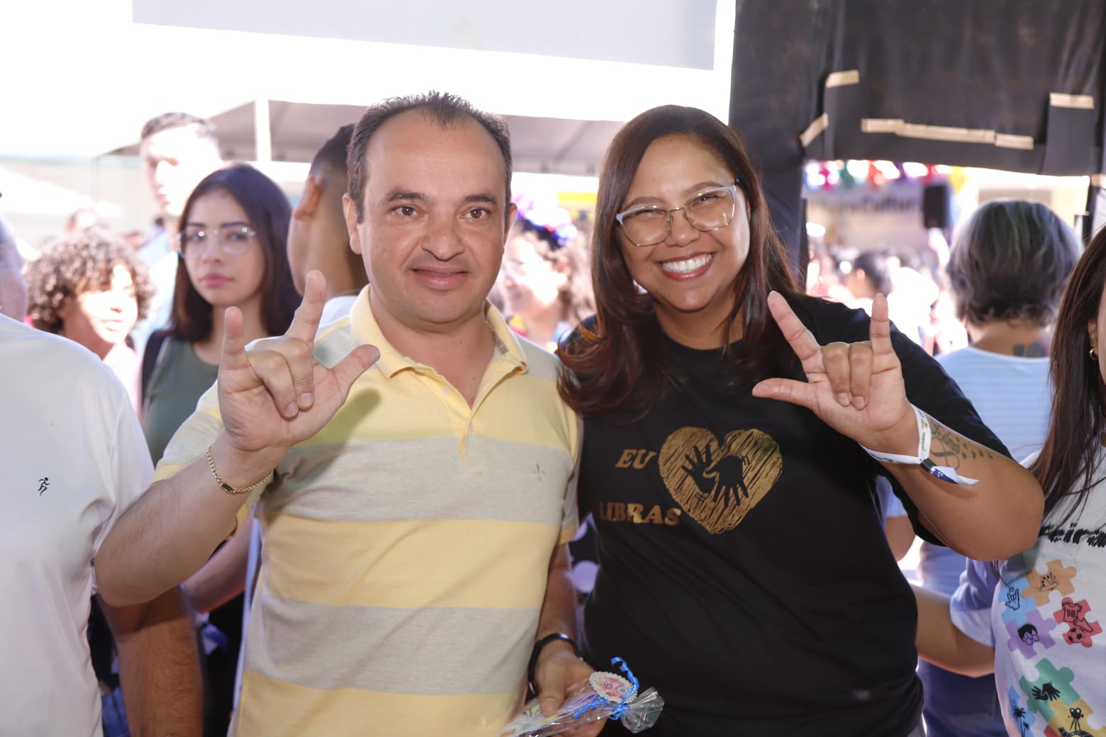 V FEIRA CULTURAL DA ESCOLA DE LÍNGUAS ATRAIU CENTENAS DE VISITANTES E TROUXE ANÚNCIO ESPECIAL