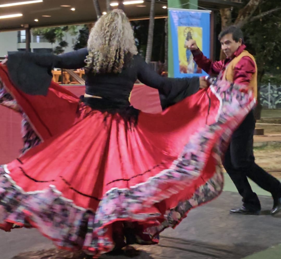 III FESTA CIGANA E MOSTRA DE DANÇA DE VALPARAÍSO MOVIMENTARAM A PRAÇA DA ETAPA A, NO ÚLTIMO SÁBADO