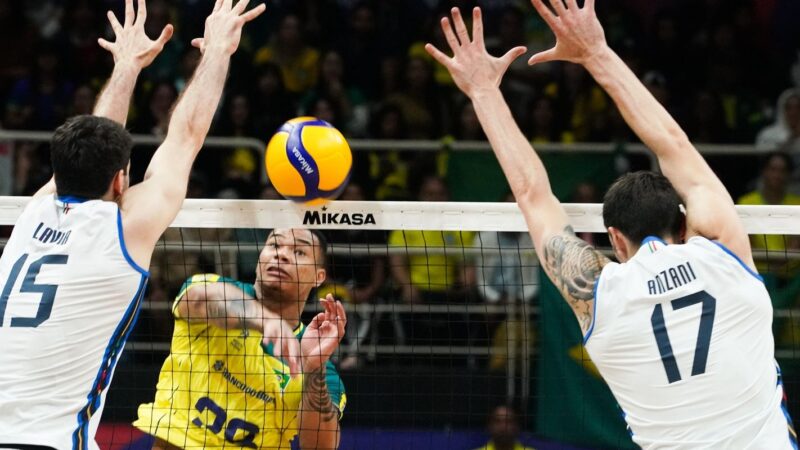 Seleção brasileira cai diante da Itália no Ginásio do Maracanãzinho