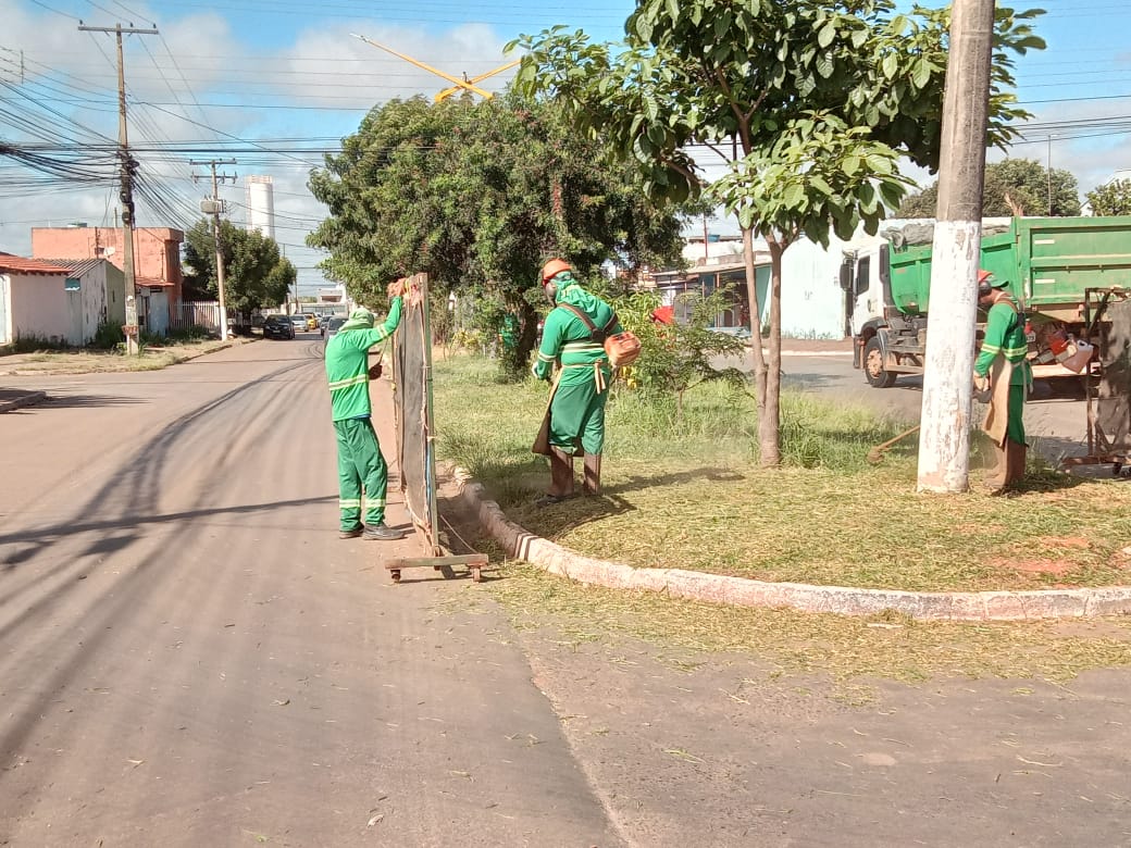 SEMANA É DE MUITO TRABALHO DE LIMPEZA URBANA EM DIVERSOS BAIRROS DE VALPARAÍSO DE GOIÁS