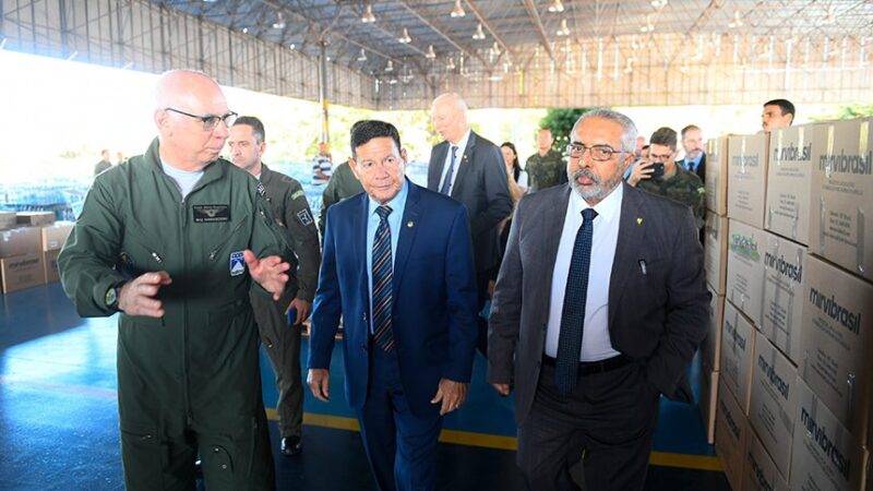 Comissão do Rio Grande do Sul visita Base Aérea e agradece por doações — Senado Notícias