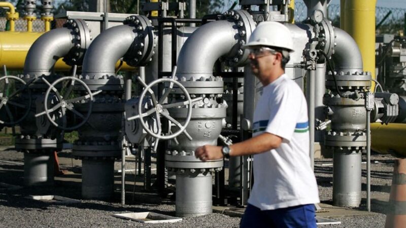 Refinaria de Cubatão paralisa atividades para aumentar eficiência