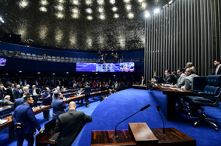 Aprovada dispensa de comprovar feriado local no ato da apresentação de recurso — Senado Notícias