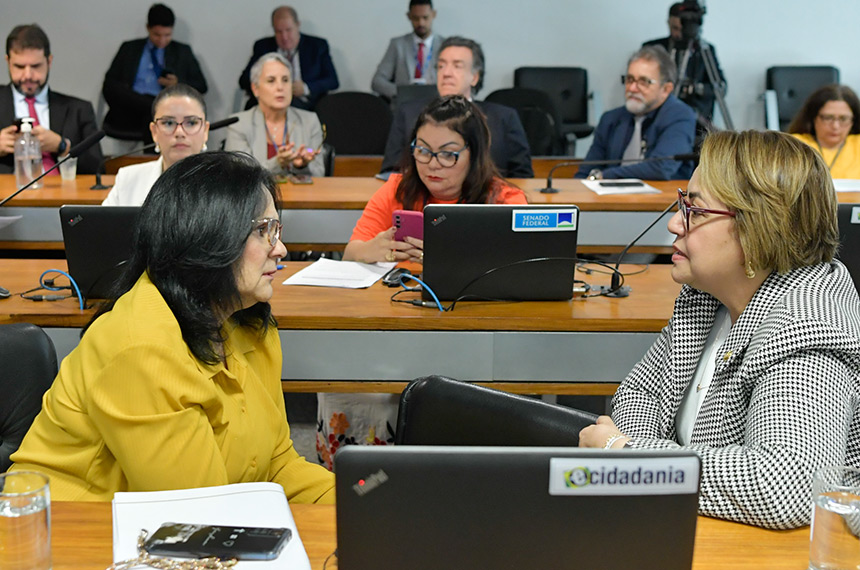 Licença-maternidade será maior em caso de complicação no parto, aprova CAS — Senado Notícias