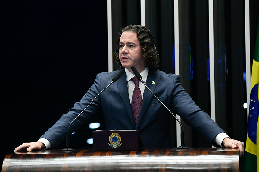 Veneziano celebra investimentos do governo federal na educação — Senado Notícias