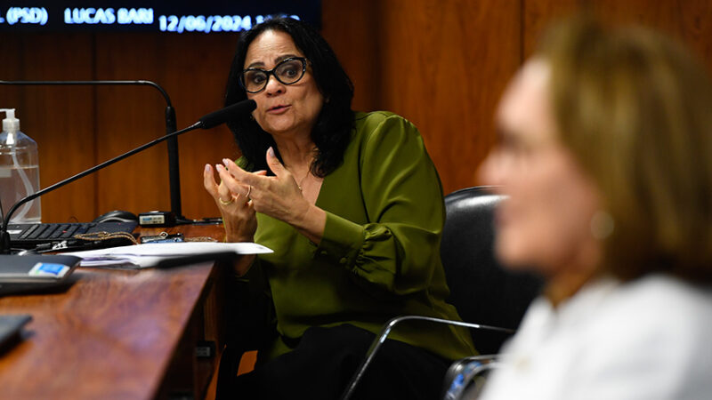 Limpeza obrigatória da areia de quadras e parquinhos é aprovada pela CAS — Senado Notícias