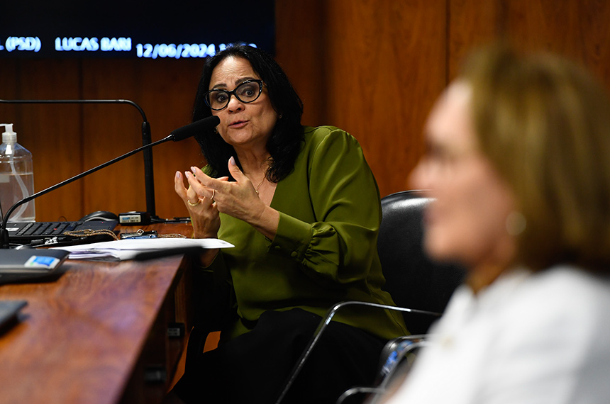 Limpeza obrigatória da areia de quadras e parquinhos é aprovada pela CAS — Senado Notícias