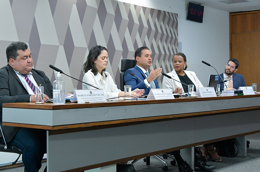 Especialistas divergem sobre obrigação de municípios terem procuradores — Senado Notícias