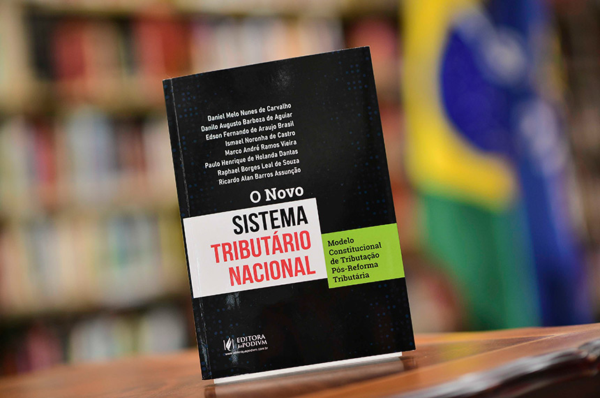 Consultores do Senado lançam livro sobre sistema tributário — Senado Notícias