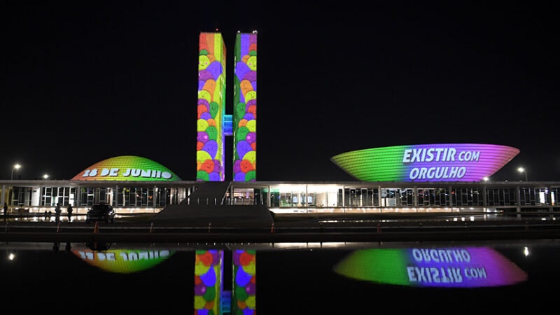 Congresso se ilumina para celebrar o Dia do Orgulho LGBTQIA+ — Senado Notícias