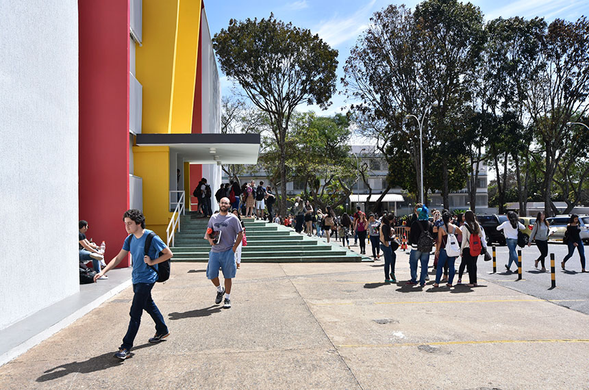 Comissão de Educação debate desafios do ensino superior privado — Senado Notícias