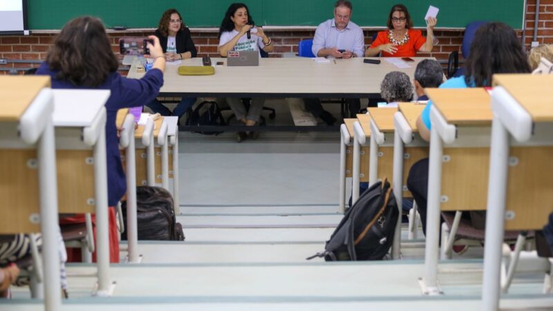 Professores universitários voltam às atividades após 70 dias de greve