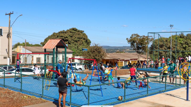 ESPAÇO DE ESPORTE E LAZER DO BAIRRO ARARUAMA É ENTREGUE À COMUNIDADE