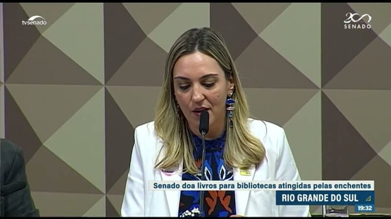 Senado doa livros para bibliotecas gaúchas — Senado Notícias