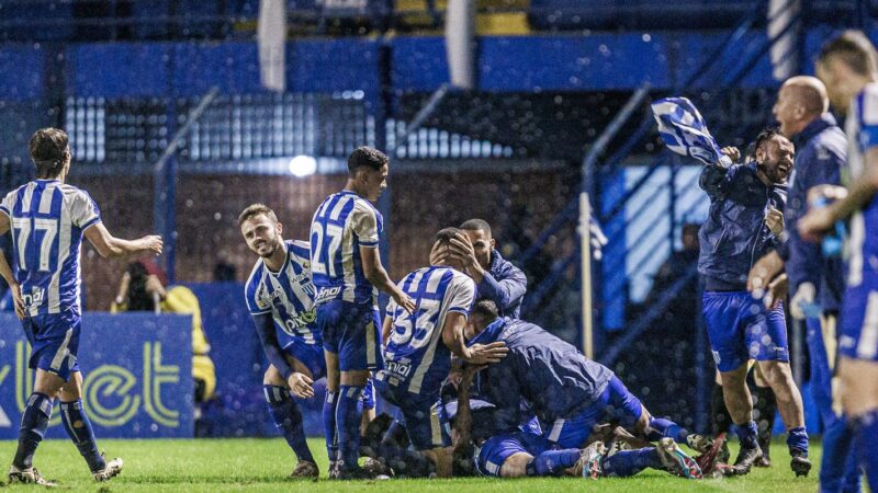 Avaí mostra força para derrotar Guarani e virar líder da Série B