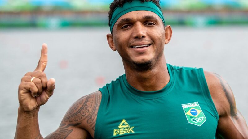 Isaquias Queiroz vê briga apertada por recorde individual de medalhas