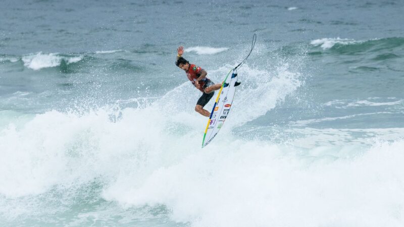 Gabriel Medina, Italo Ferreira e Yago Dora avançam em Saquarema