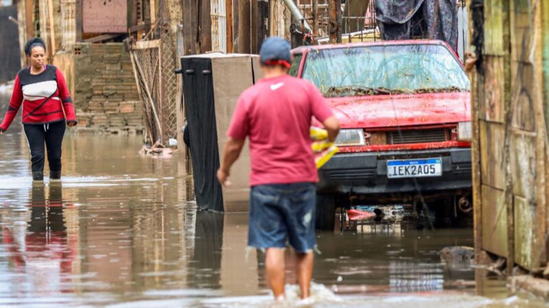 Empregados domésticos atingidos por cheias no RS receberão benefício