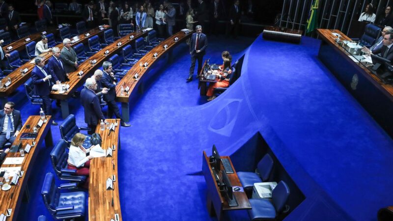 Senado aprova bolsa para apoiar permanência de alunos em universidades