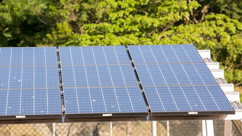 Grandes usinas solares igualam capacidade da hidrelétrica de Itaipu