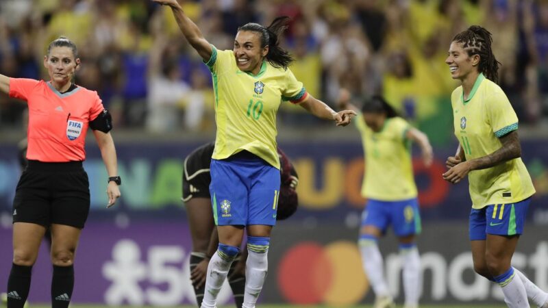 Renovada, seleção feminina goleia Jamaica na Arena Pernambuco