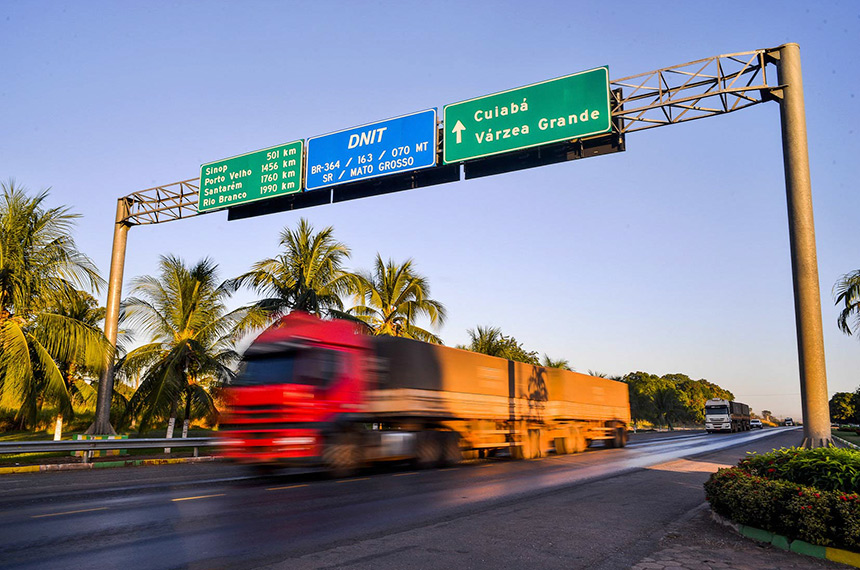 Avança projeto que autoriza associações de transportadores a criarem seguros — Senado Notícias