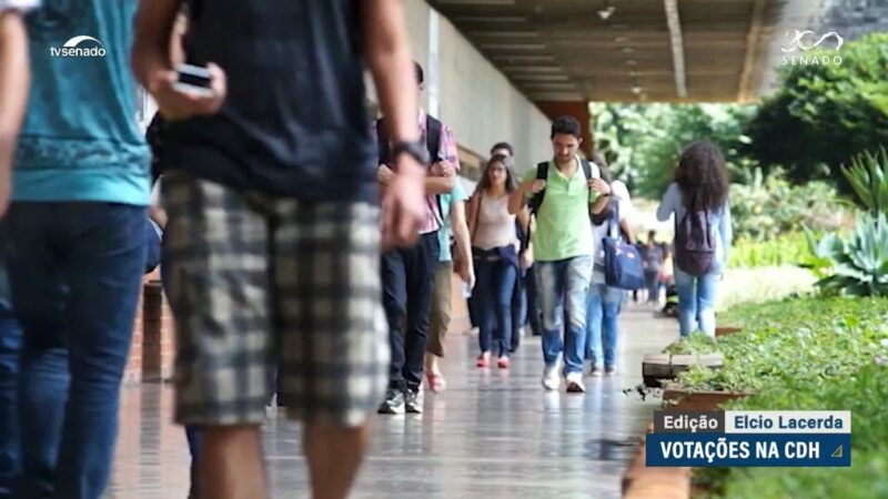 Avança projeto de estímulo ao ingresso de idosos em universidades — Senado Notícias