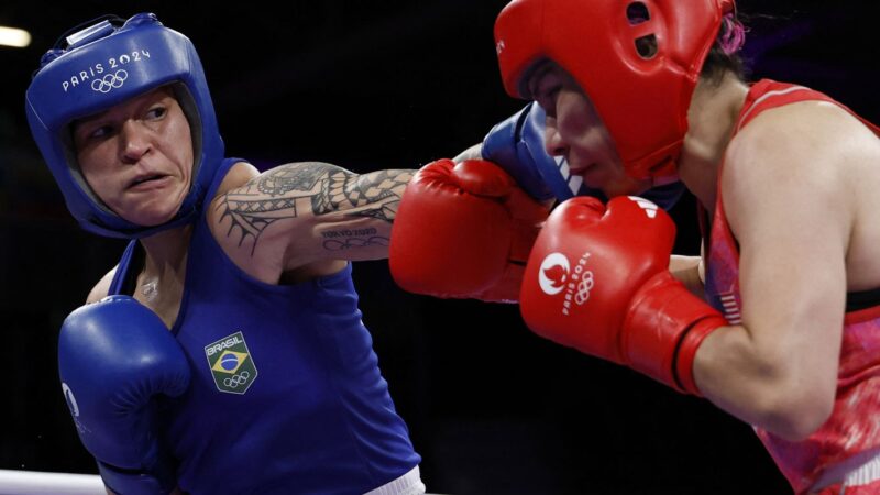 Bia Ferreira inicia torneio olímpico de boxe com triunfo incontestável