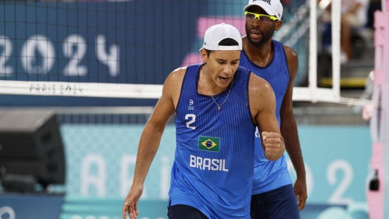 Vôlei de praia: Evandro e Arthur avançam para as oitavas em Paris