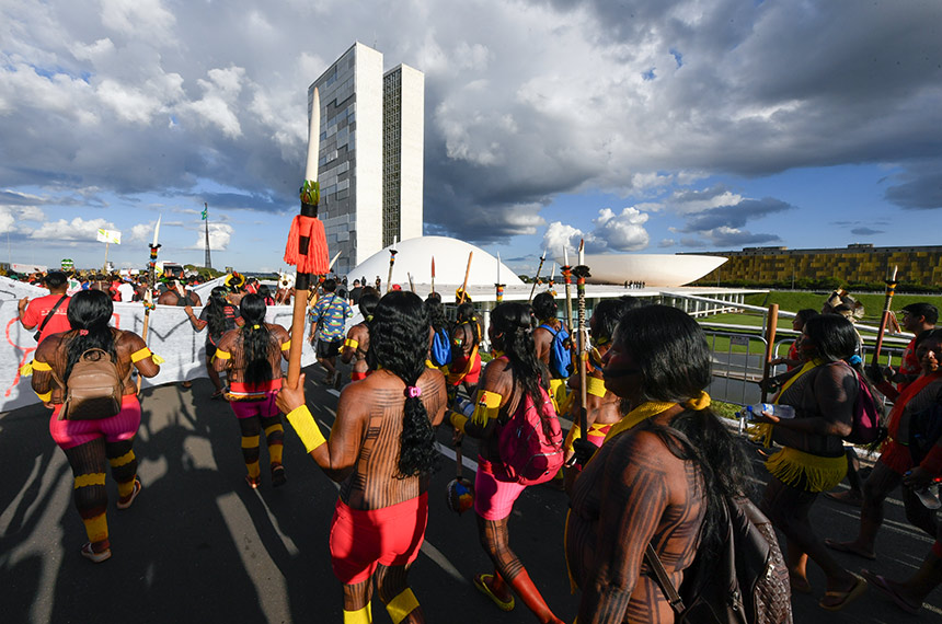 Projeto inclui indígenas em plano de combate da violência contra a mulher — Senado Notícias