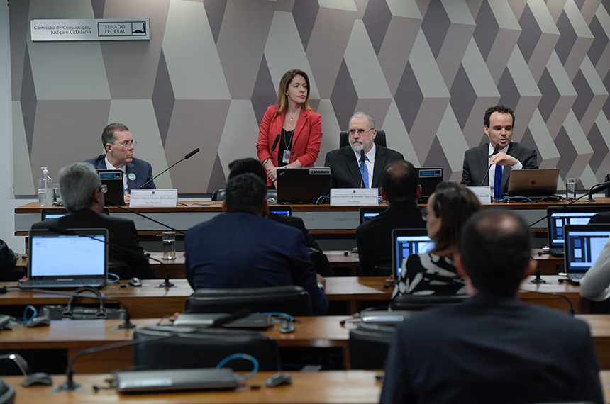 Aberta consulta pública sobre anteprojeto de lei do processo estrutural — Senado Notícias