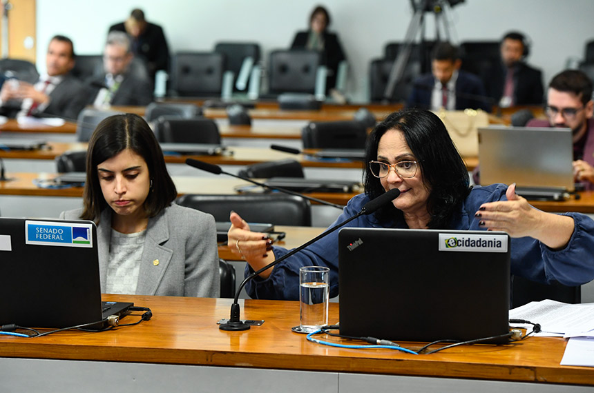 CDH discute aumento da licença-maternidade e criação do salário-paternidade — Senado Notícias