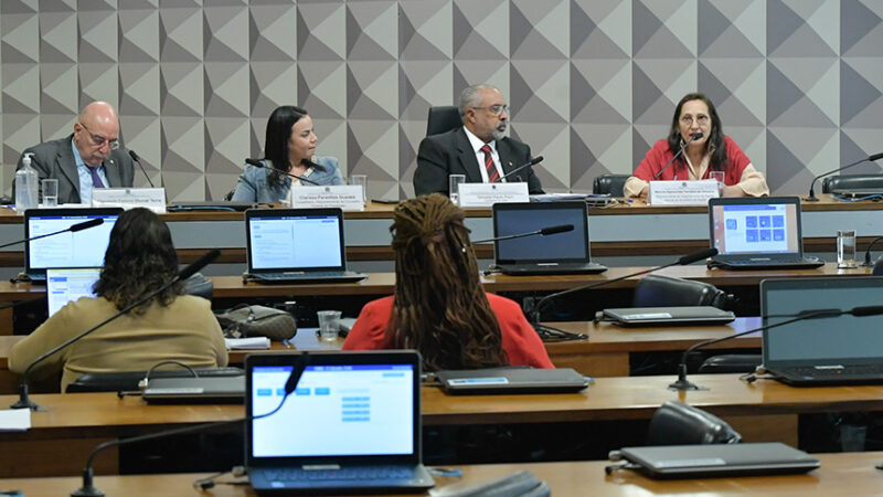 Suicídio de crianças e adolescentes precisa ser discutido, aponta debate na CDH — Senado Notícias