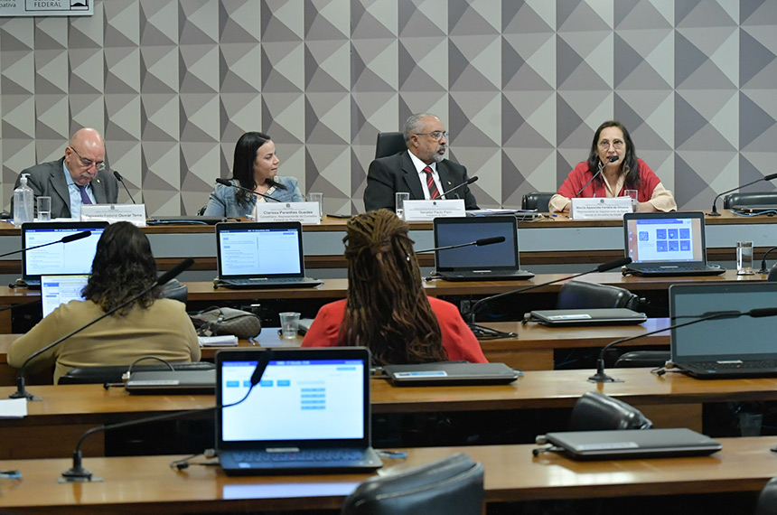 Suicídio de crianças e adolescentes precisa ser discutido, aponta debate na CDH — Senado Notícias