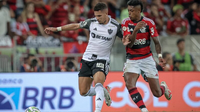 Líder do Brasileiro, Flamengo enfrenta Atlético-MG em Belo Horizonte