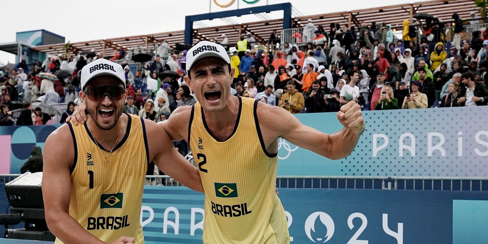 André e George sobram na estreia do vôlei de praia em Paris 2024