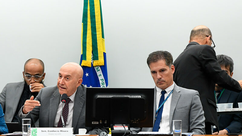 Votação da LDO vai ficar para agosto, diz Confúcio Moura — Senado Notícias