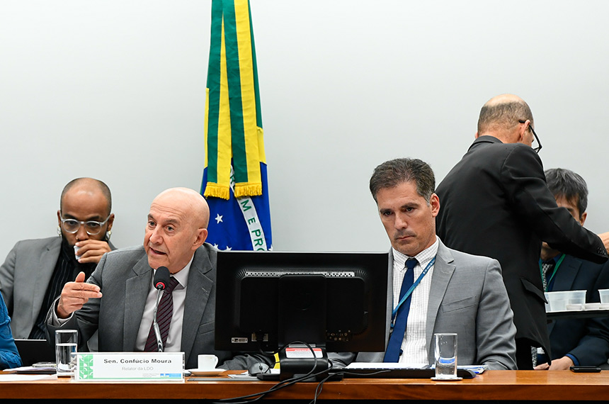 Votação da LDO vai ficar para agosto, diz Confúcio Moura — Senado Notícias