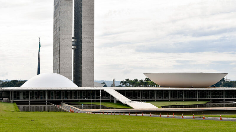 Senado vai debater PEC que perdoa e parcela dívidas dos partidos políticos — Senado Notícias